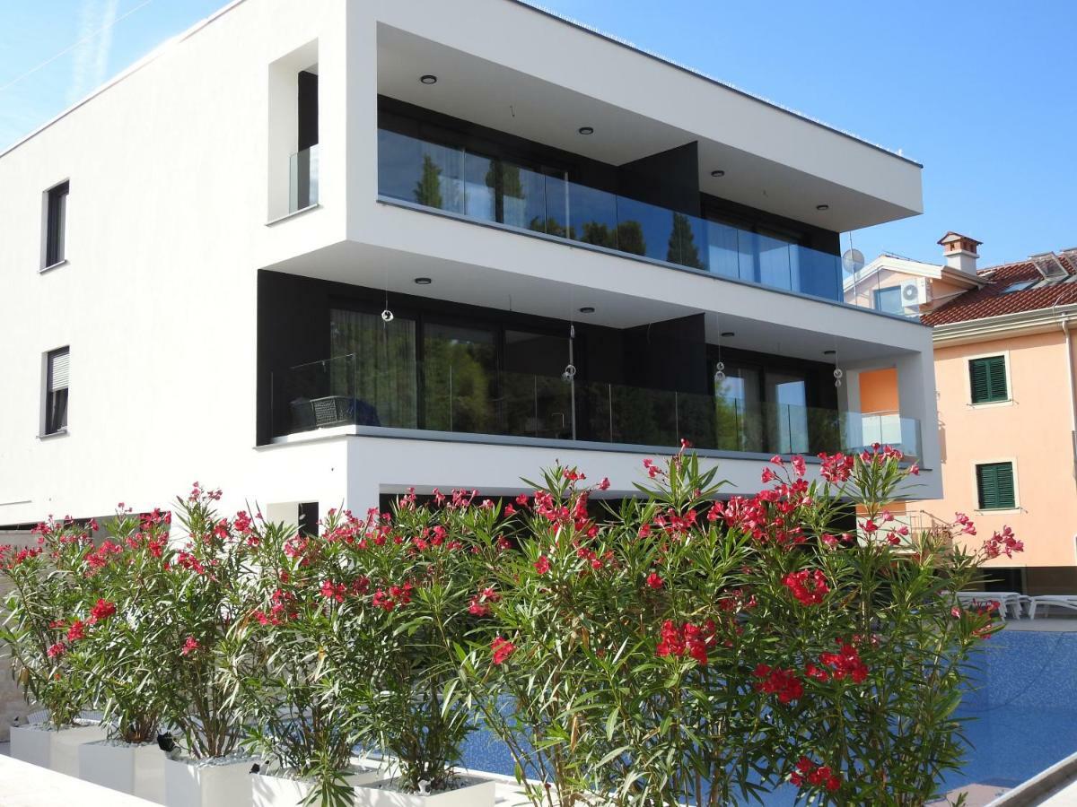 Luxury Apartments Magali 1 로비니 외부 사진