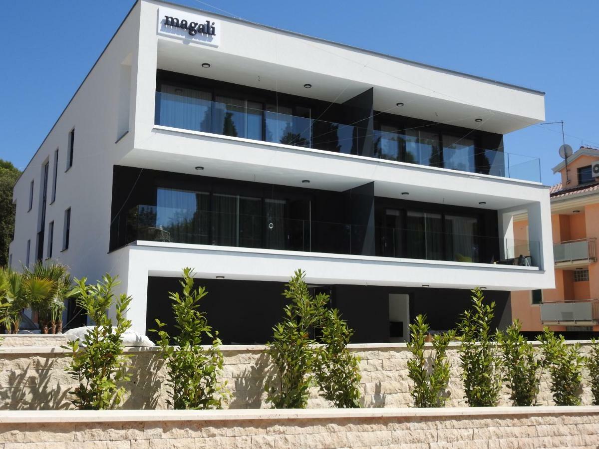Luxury Apartments Magali 1 로비니 외부 사진