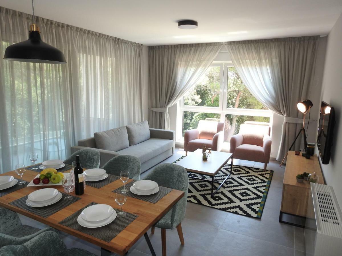 Luxury Apartments Magali 1 로비니 외부 사진