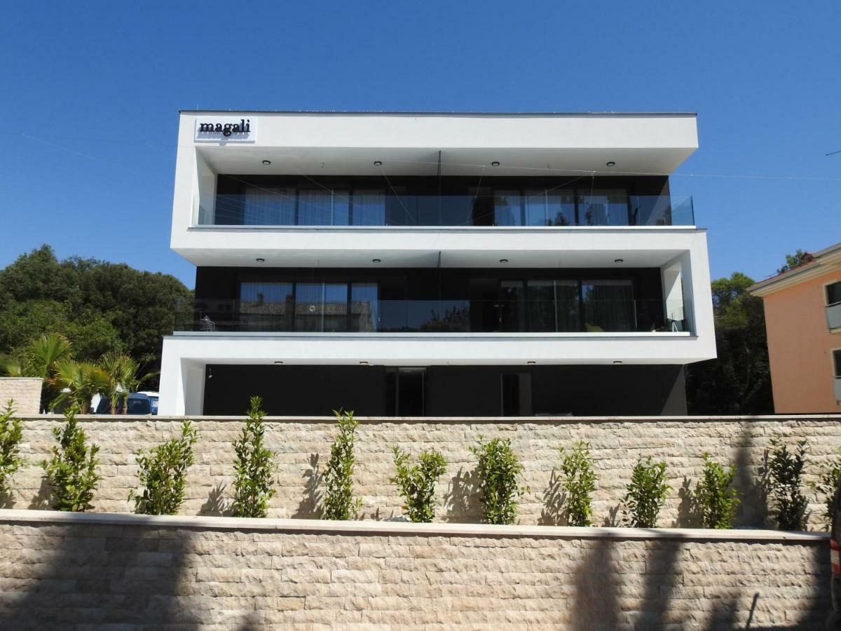 Luxury Apartments Magali 1 로비니 외부 사진