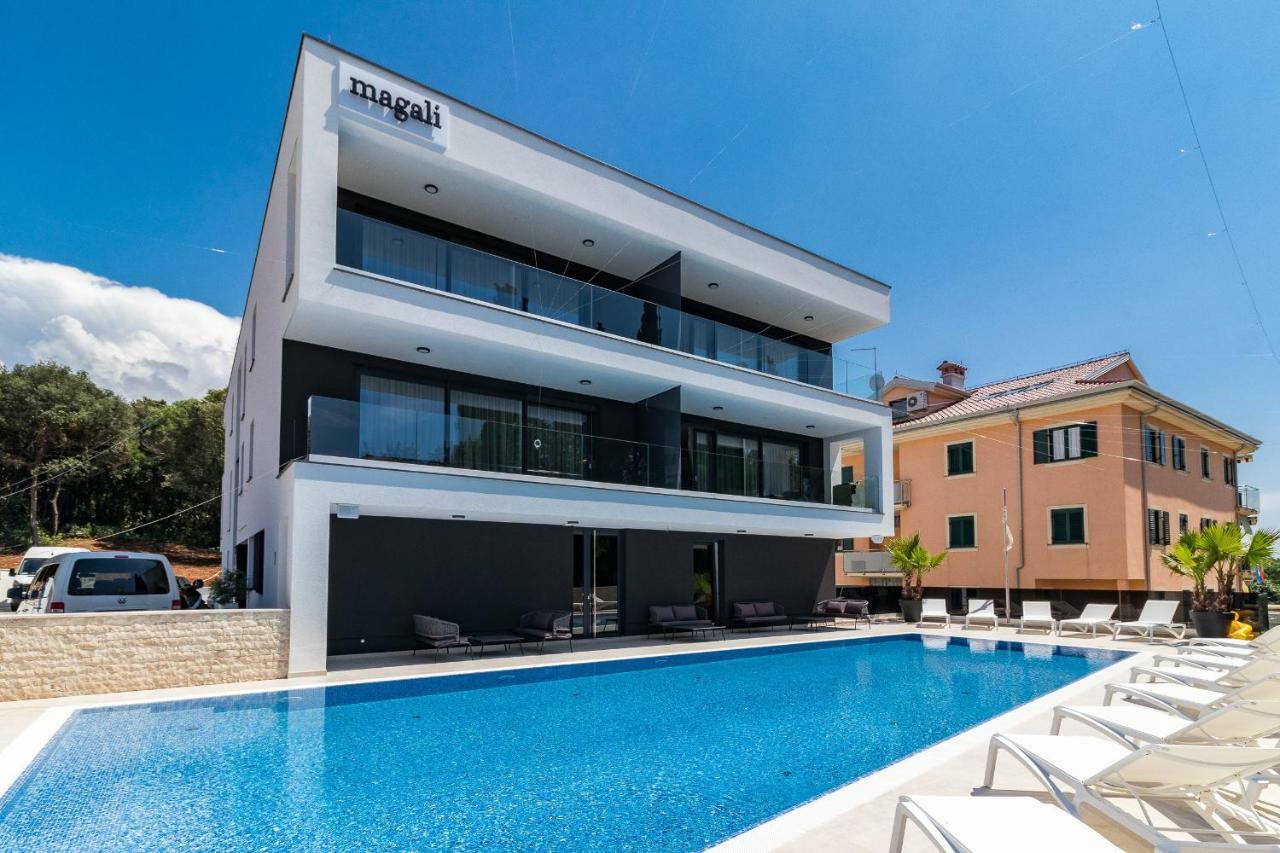 Luxury Apartments Magali 1 로비니 외부 사진