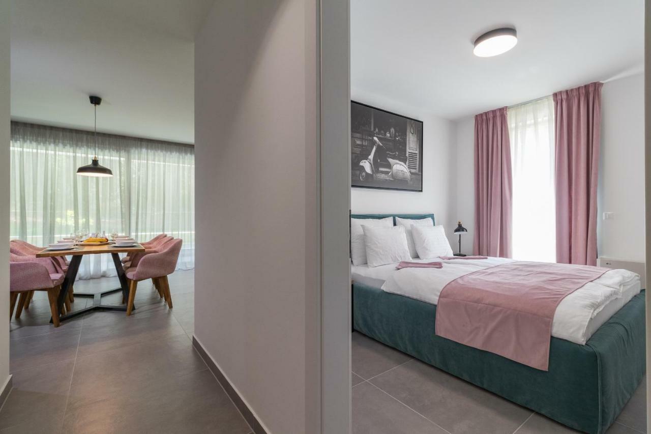 Luxury Apartments Magali 1 로비니 외부 사진