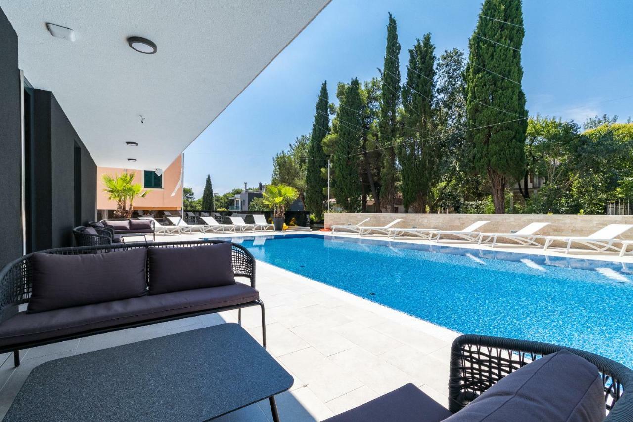 Luxury Apartments Magali 1 로비니 외부 사진