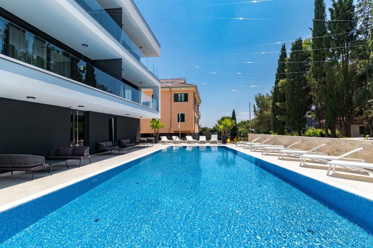 Luxury Apartments Magali 1 로비니 외부 사진