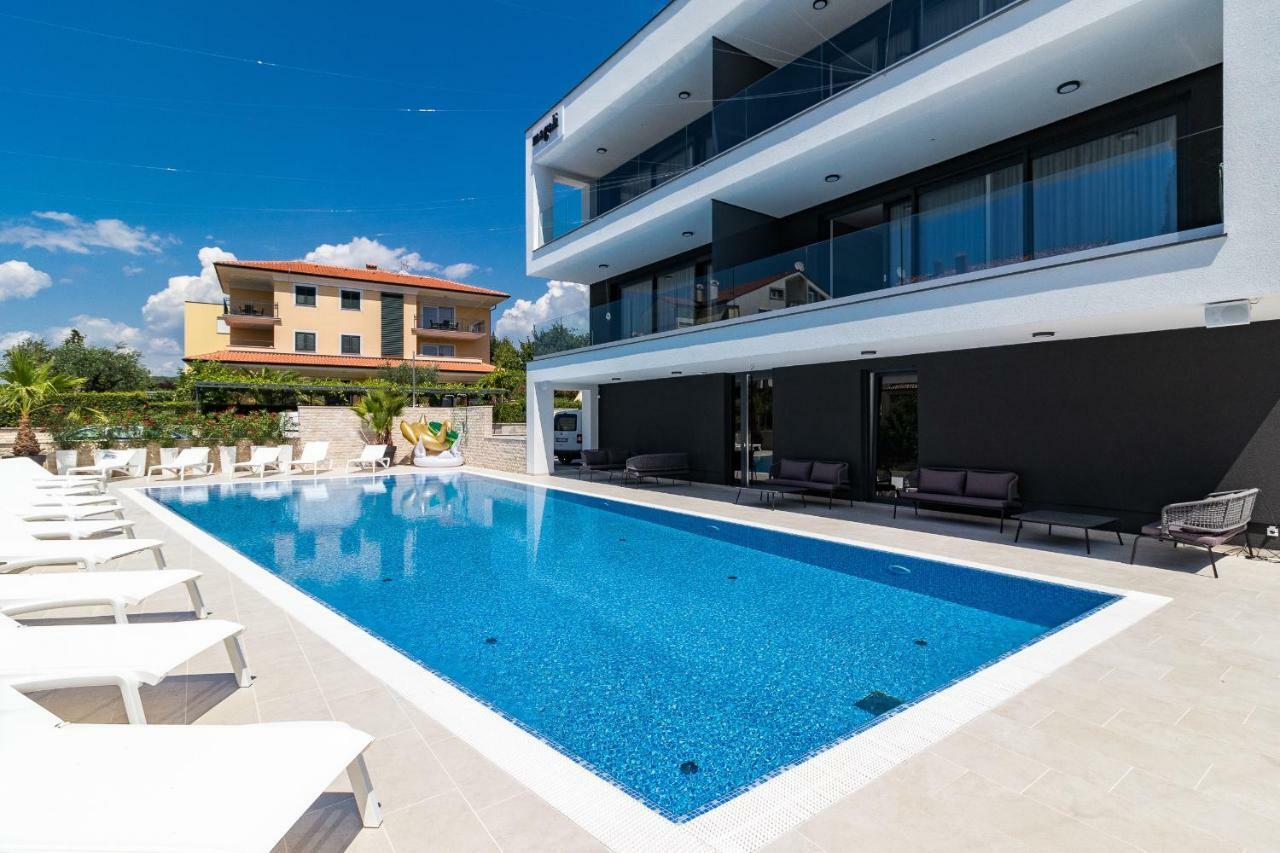Luxury Apartments Magali 1 로비니 외부 사진