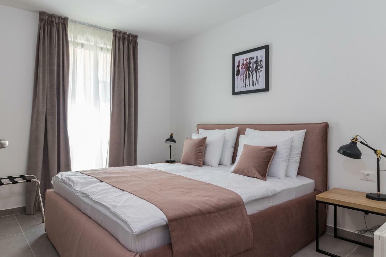 Luxury Apartments Magali 1 로비니 외부 사진