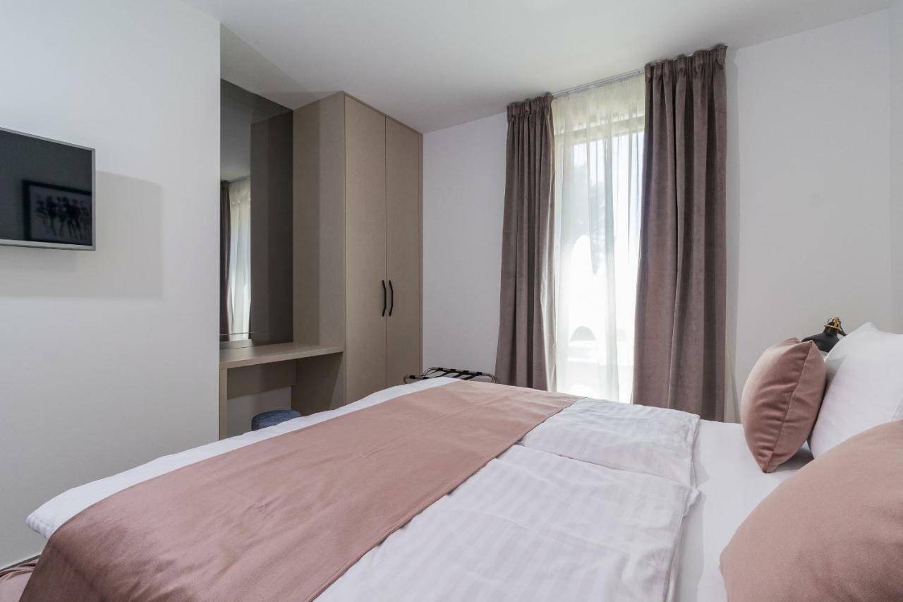Luxury Apartments Magali 1 로비니 외부 사진