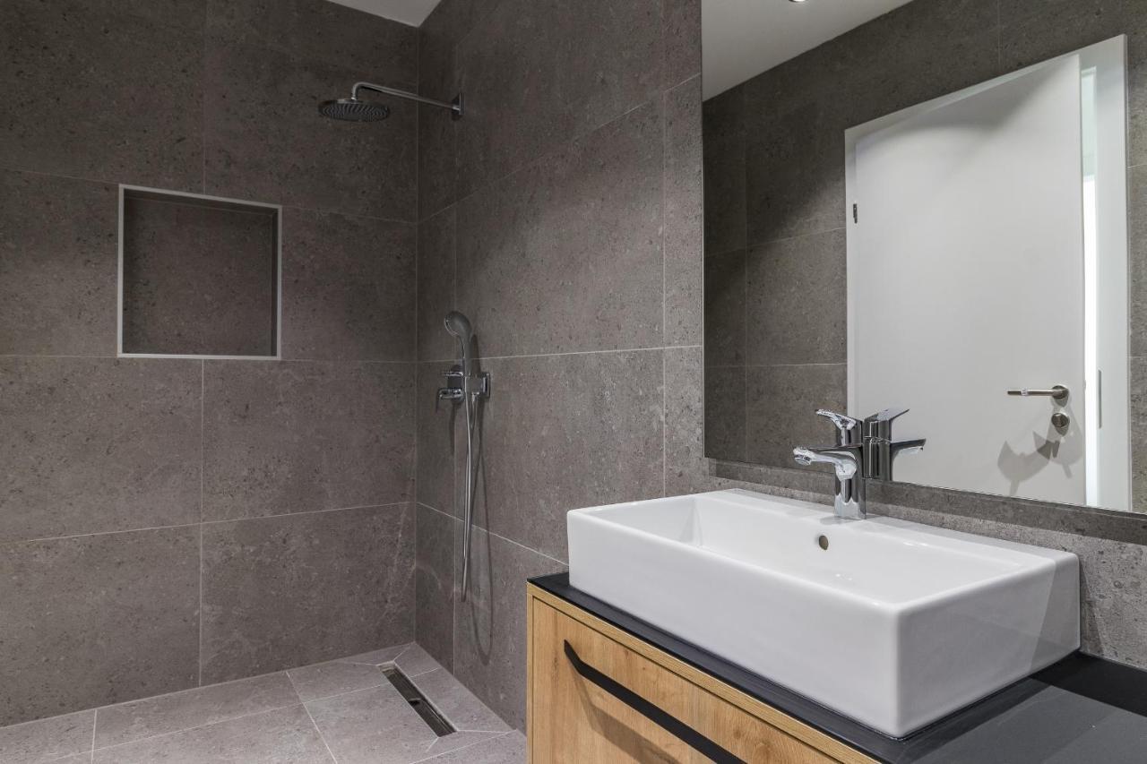 Luxury Apartments Magali 1 로비니 외부 사진