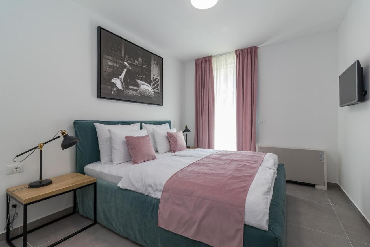 Luxury Apartments Magali 1 로비니 외부 사진