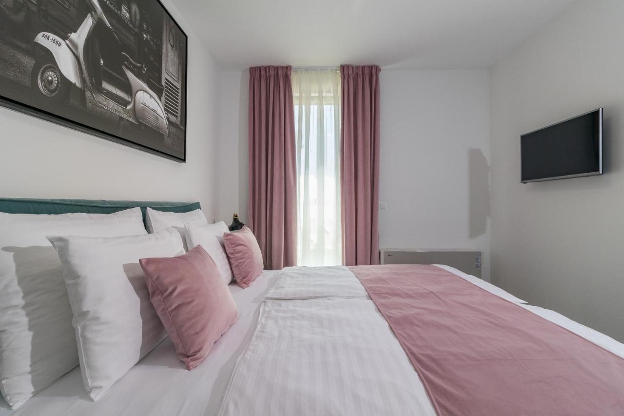Luxury Apartments Magali 1 로비니 외부 사진