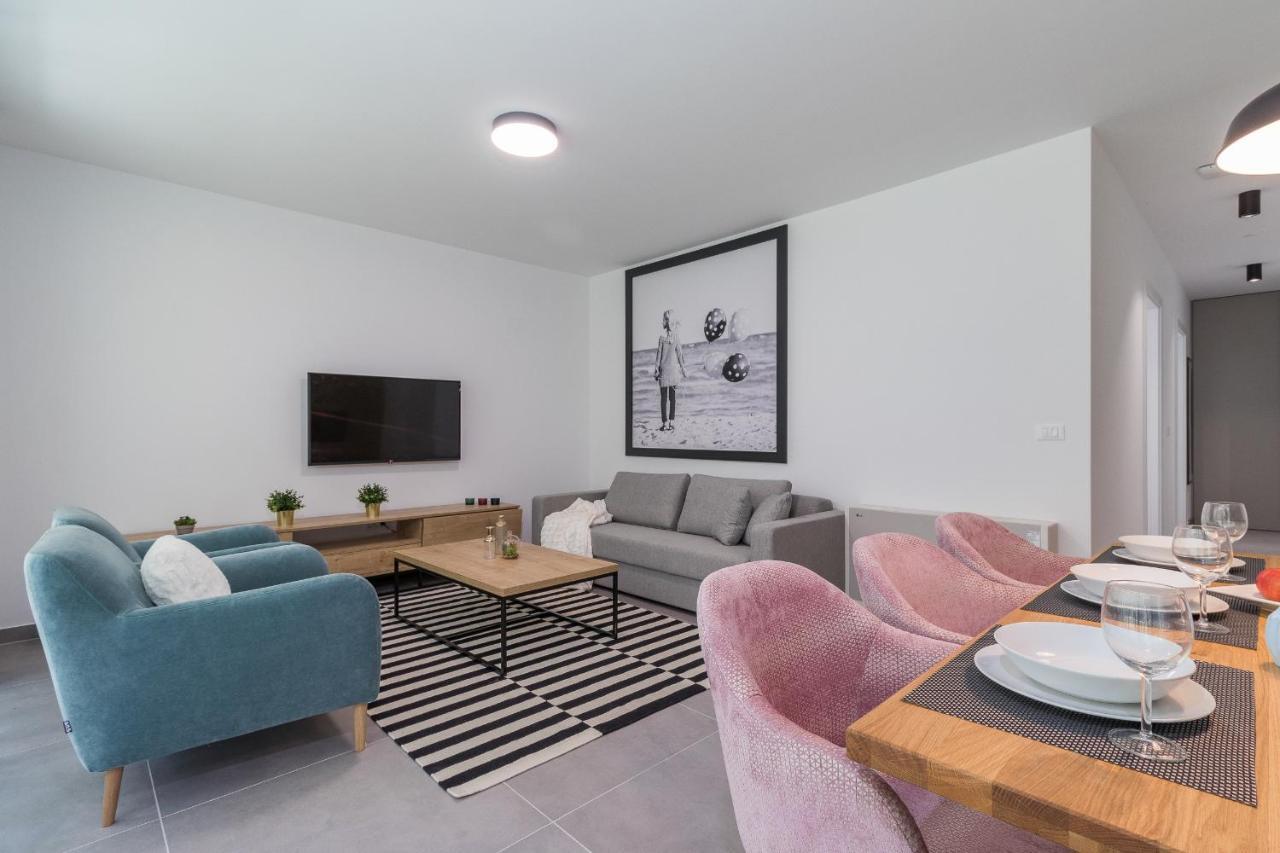 Luxury Apartments Magali 1 로비니 외부 사진